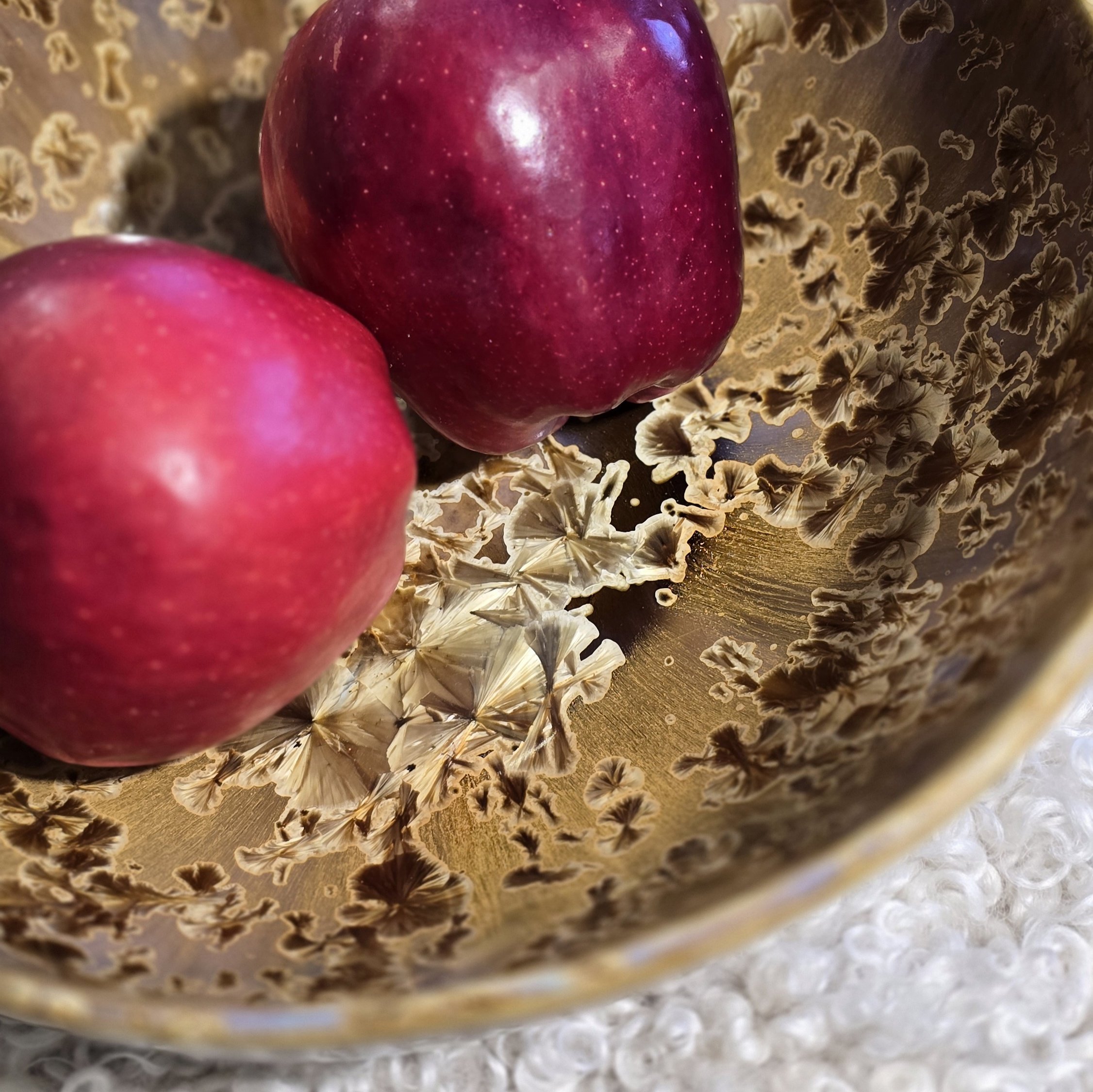 Kauss diam 28cm, sügavus 8cm Kuldpruun kristall