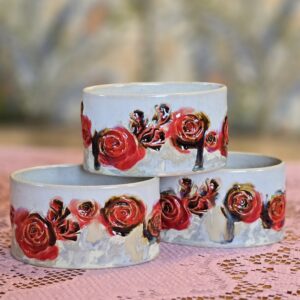 Hapukooretops punaste roosidega, valge kristall